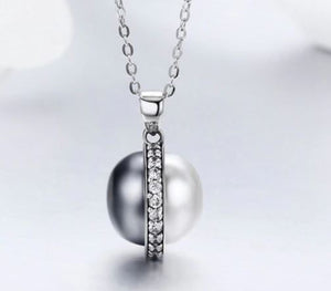 Sterling Silver Black & White Pearl Pendant Necklace